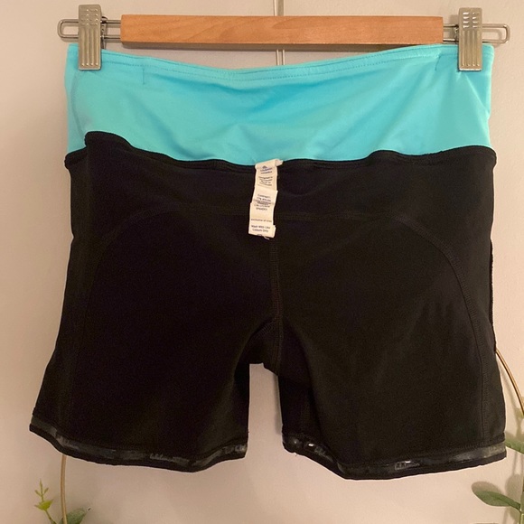 Lululemon Run: Speed Squad Skirt size 2 shorts 
Tonka Stripe Angle Blue black - Picture 3 of 16